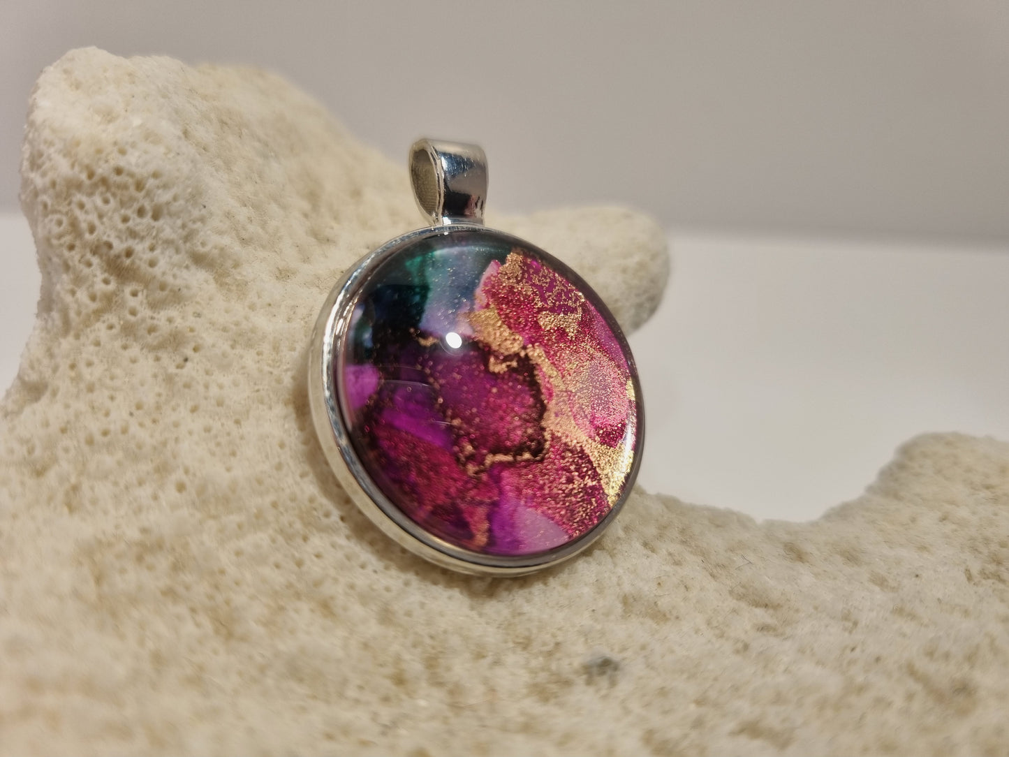 Medium round pendant with glass cabochon