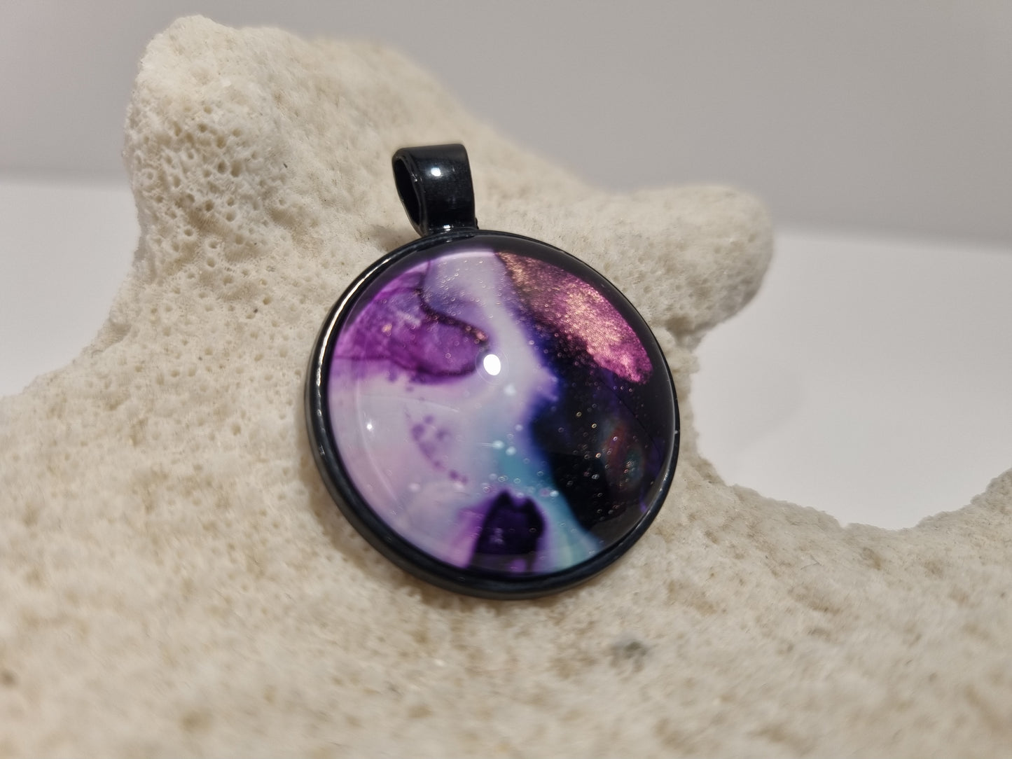 Medium round pendant with glass cabochon